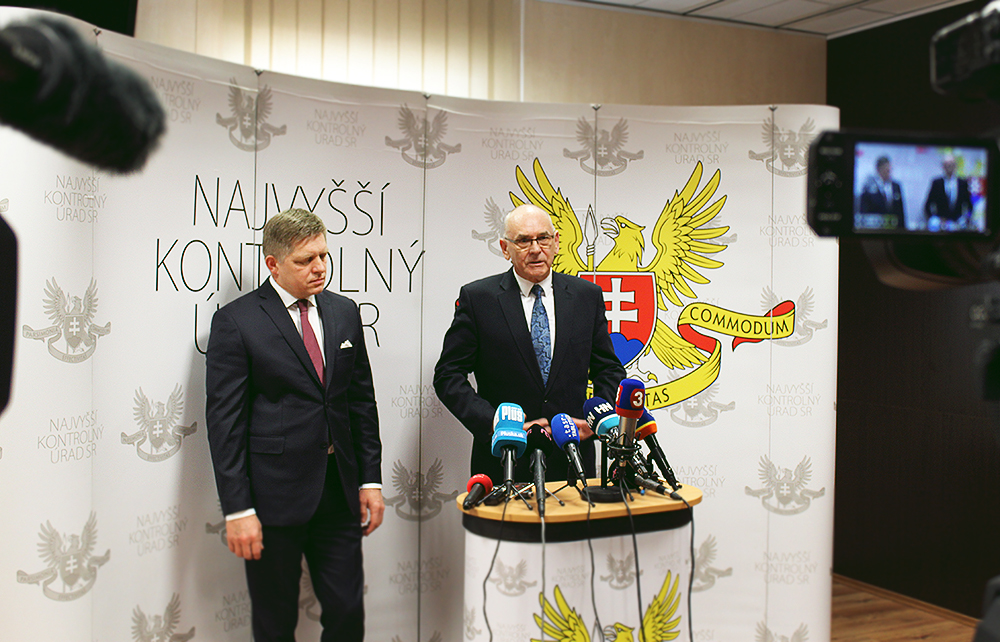 R. Fico, predseda vlády a K. Mitrík, predseda NKÚ 