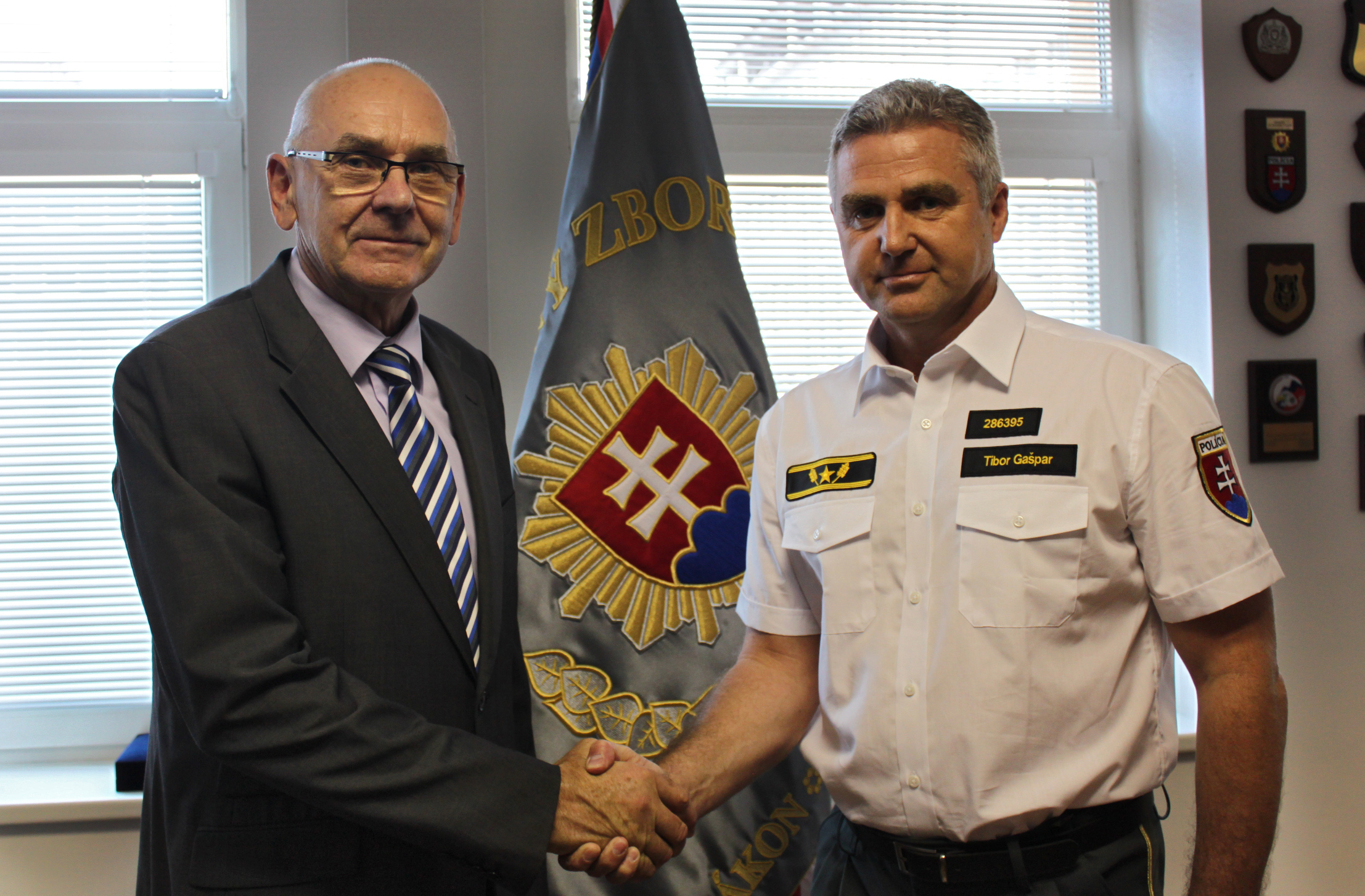 Karol Mitrík sa stretol s prezidentom policajného zboru Tiborom Gašparom