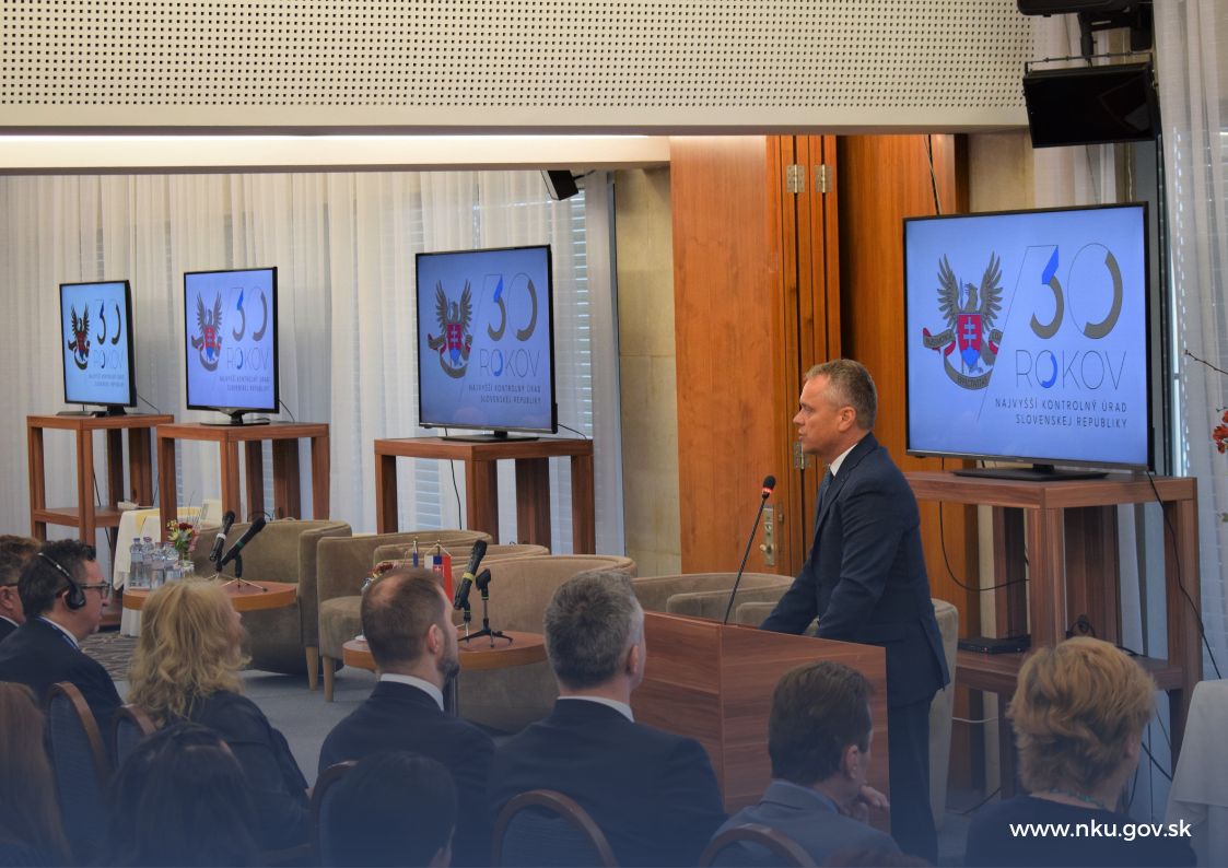 Ľ. Andrassy počas národnej konferencie NKÚ k 30. výročiu